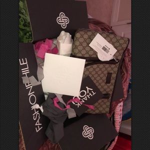 Bought this bag 3 weeks ago it’s like new